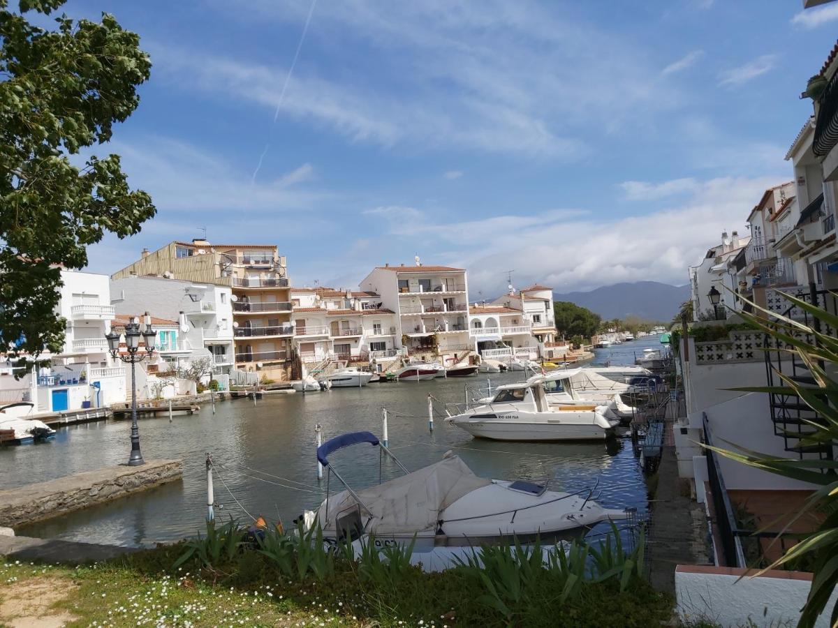 Estudi Amb Vistes Al Canal Apartment Емпуриабрава Екстериор снимка