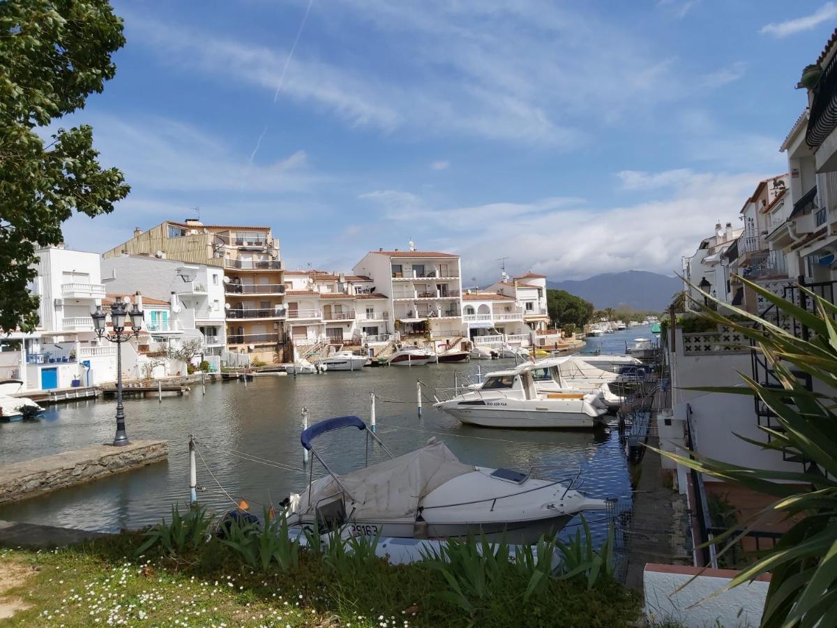 Estudi Amb Vistes Al Canal Apartment Емпуриабрава Екстериор снимка